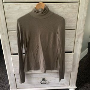 Alo Yoga Long Sleeve Turtleneck